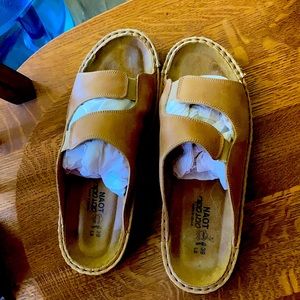 Naot Leather Slip on Leather Comfort Sandal Tan Brown Women’s sz 8.5-9. Euro 39